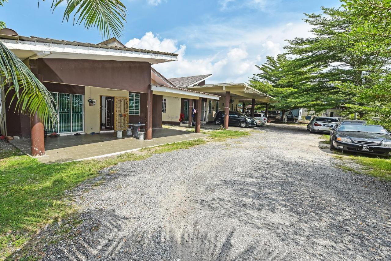 Oyo 90596 Casaria Inn Paka Экстерьер фото